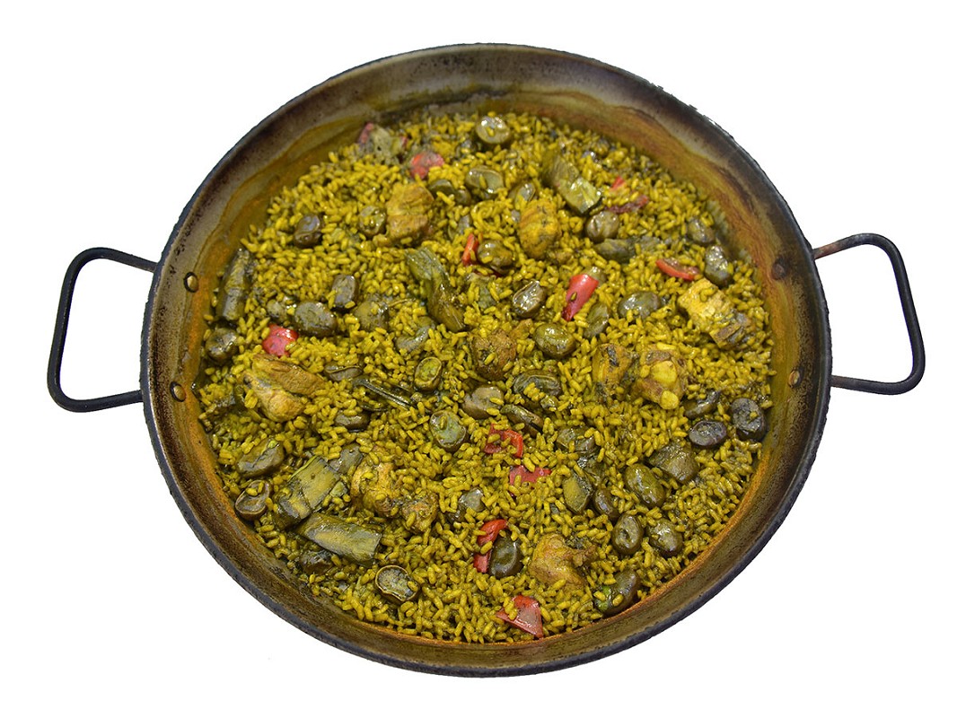 Paella de pollo y habas